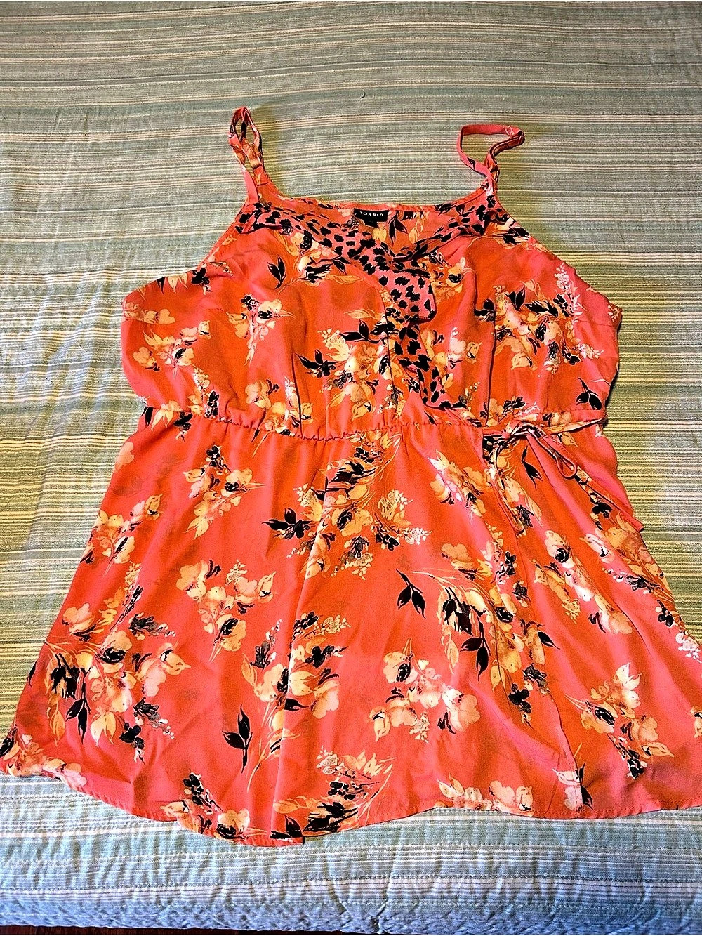 TORRID Floral top in Pink & Orange Size 2 Like New
